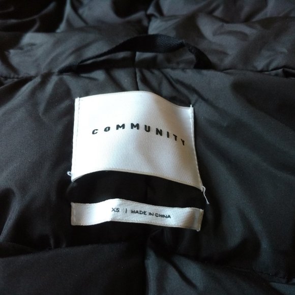 Unworn Aritzia Community parker - Picture 5 of 7